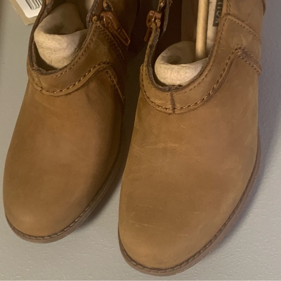 Clarks Sashlin Aleta Ankle Heel Boot - dark tan leather - New in box - Picture 4 of 11